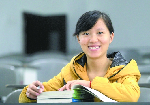 为让家里省钱供妹妹上高中 她上大学没从家里拿一分钱